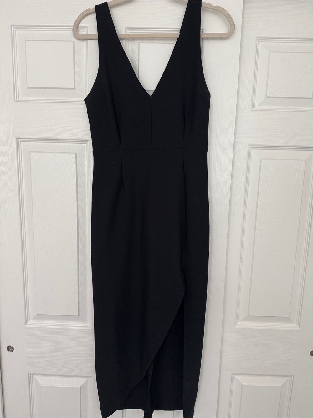 NWT Abercrombie & Fitch Black V-Neck Midi Dress